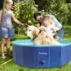 Furry Baby – Hondenzwembad (S, M, L, XL) – Verkoeling Hond – Waterspeelgoed Buiten – Watersproeier Speelgoed – Hondenspeelgoed – Afkoeling Hond – Afkoelen – Zwembad – Speelzwembad – Babyzwembad – Opblaasbaar – Outdoor Koelmat Hond – Honden Speelgoed -Huisdier Speelgoed Winkel 1200x1029