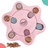 Hondenpuzzel Roze – Honden Speelgoed – Honden – Hondenbrokken – Hondenspeelgoed – Interactief Spel Voor Honden – Intelligentie Spel – Snuffelmat – Snuffelmat Hond – Hondenspeeltjes – Intelligentie – Hond Speelgoed 1 Hondenpuzzel Roze – Honden Speelgoed – Honden – Hondenbrokken – Hondenspeelgoed – Interactief Spel Voor Honden – Intelligentie Spel – Snuffelmat – Snuffelmat Hond – Hondenspeeltjes – Intelligentie – Hond Speelgoed -Huisdier Speelgoed Winkel 1200x1200 3