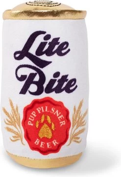 Petshop By Fringe Studio – 289726 – Lite Bite Pup Pilsner – Hondenspeelgoed – Honden Speelgoed – Hondenspeeltjes – Speelgoed Hond – Speelgoed Voor Honden – Piepspeelgoed – Pluche – Speelgoed Voor Dieren – Hondenknuffel
