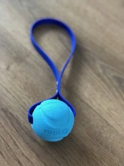 Chuckit Fetch Ball Sling – Blauw – Medium – Biothane – Speelgoed – Honden – Apporteer